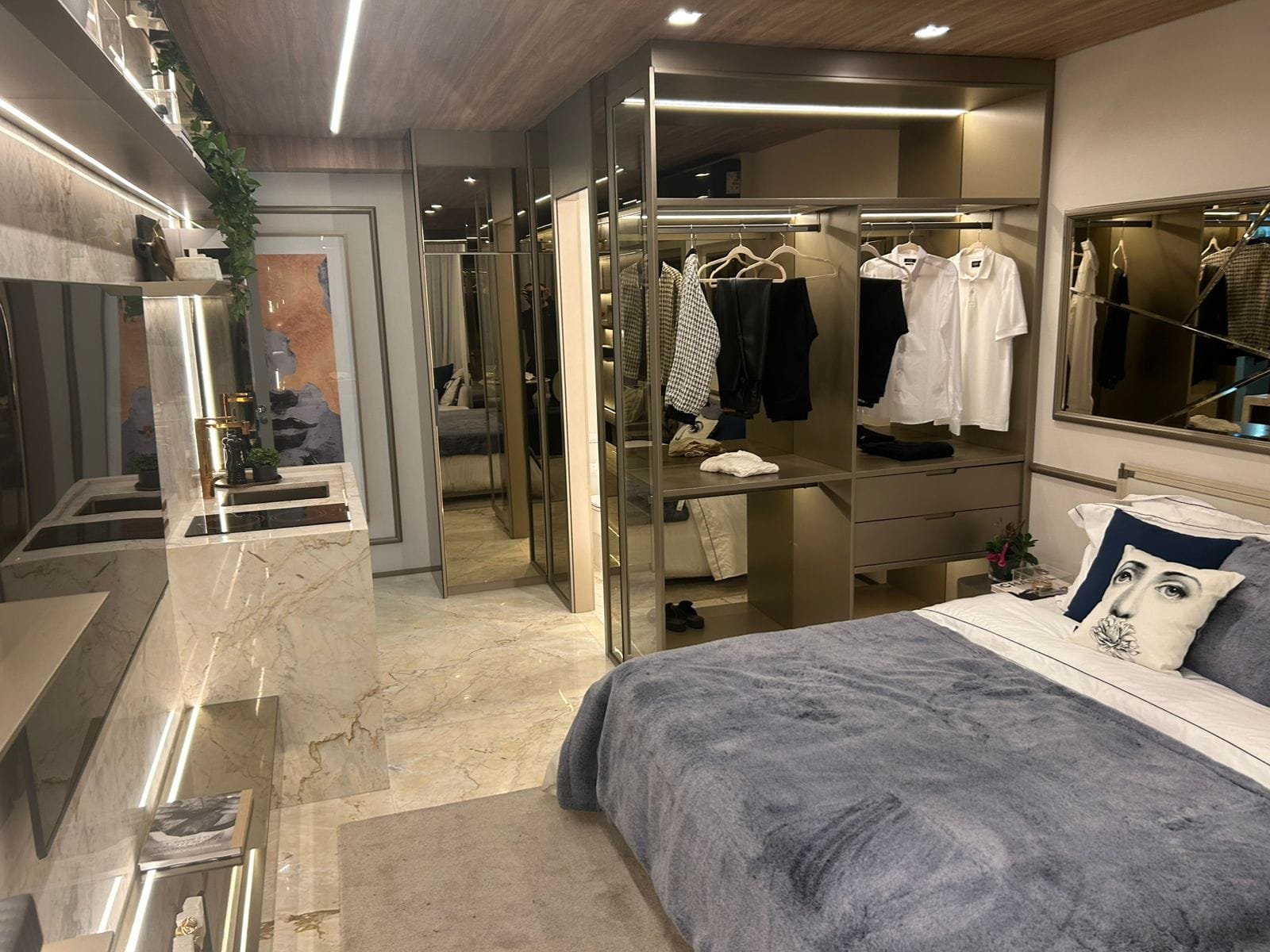 Quarto mobiliado e decorado em Studio localizado na Bela Vista, São Paulo - SP