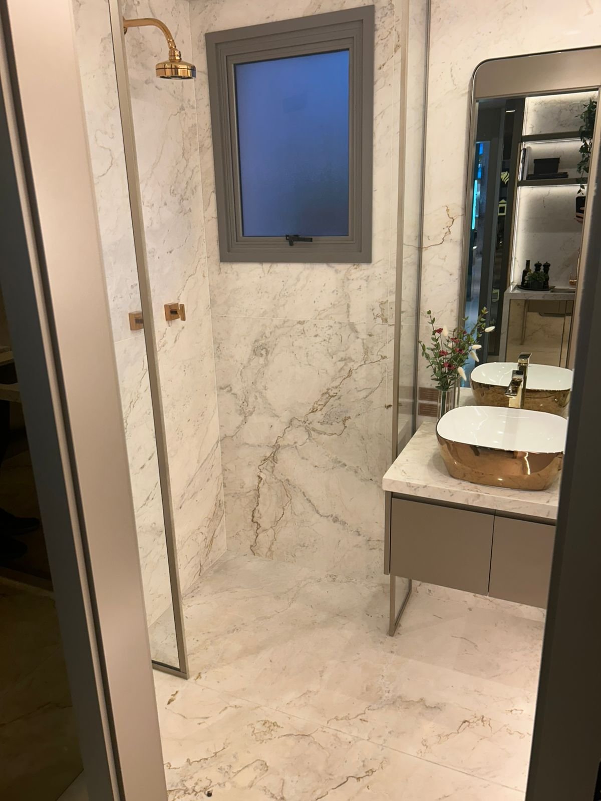 Banheiro decorado em Studio localizado na Bela Vista, São Paulo - SP