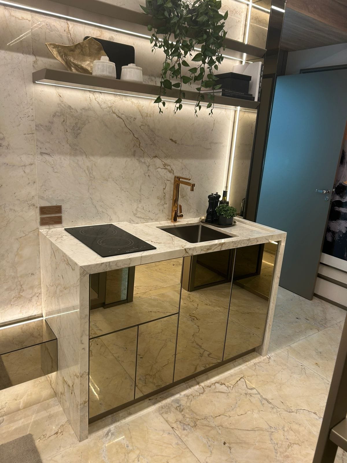 Cozinha decorada em Studio localizado na Bela Vista, São Paulo - SP