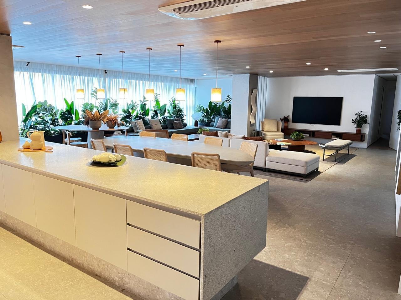 Cozinha e salas integrada estilo americano em apartamento cobertura no Alto de Pinheiros, São Paulo