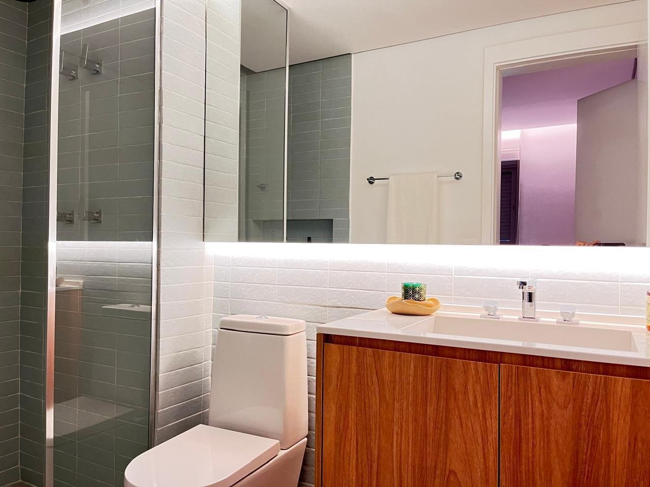 Banheiro em suíte em cobertura no Alto de Pinheiros, São Paulo